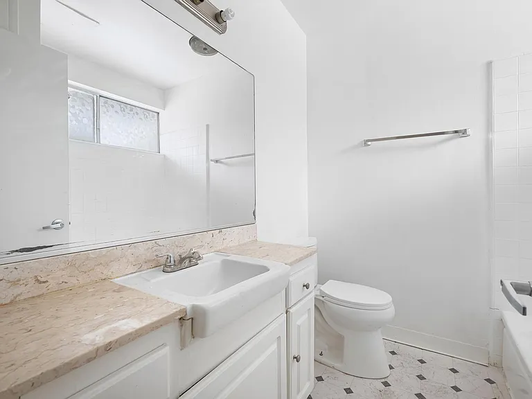 17931 Devonshire St #1 — Photo 14