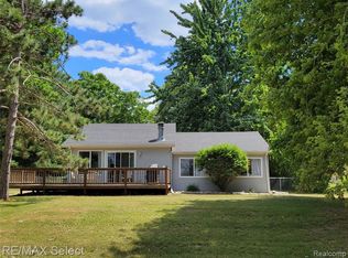 15116 McCaslin Lake Rd, Linden, MI 48451