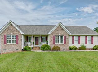 2093 Cedar Meadows Ct, Pleasant Garden, NC 27313