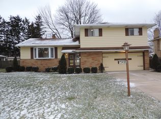13405 Belfair Dr, Middleburg Heights, OH 44130