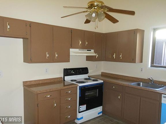 2nd image of 62 Cable Hollow Way #384
