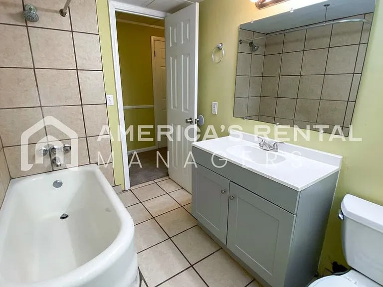1701 Berkley Avenue — Photo 35