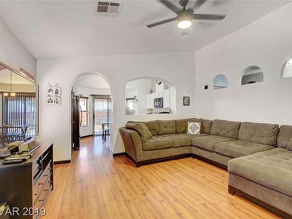4th image of 3319 Greenwood Springs Dr
