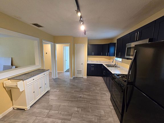 5th image of 208 Harris St