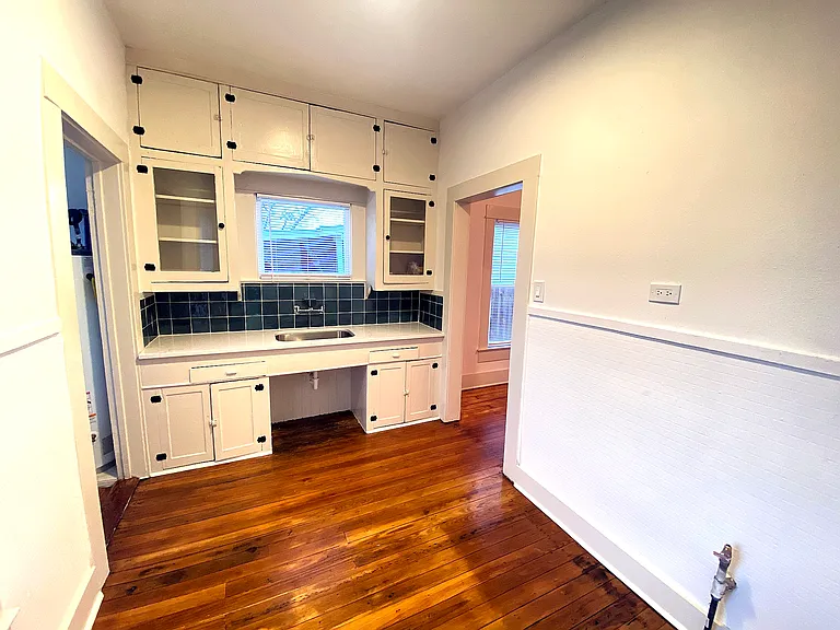 830 Texas Ave — Photo 17