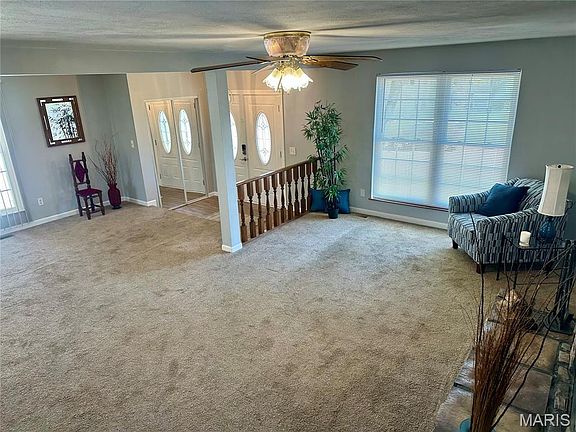 3rd image of 47 Julie Ln