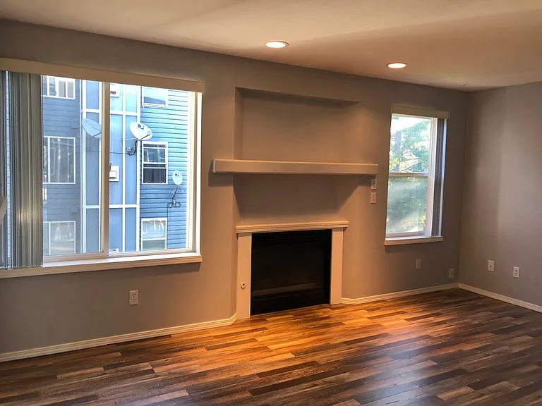 300 N Oak Harbor St #B201 — Photo 4