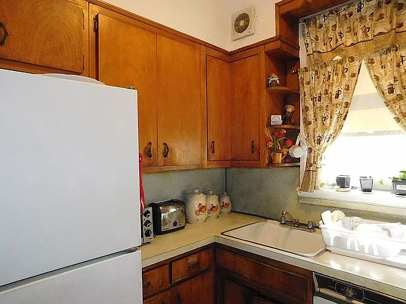 4th image of 6462 Alderton St
