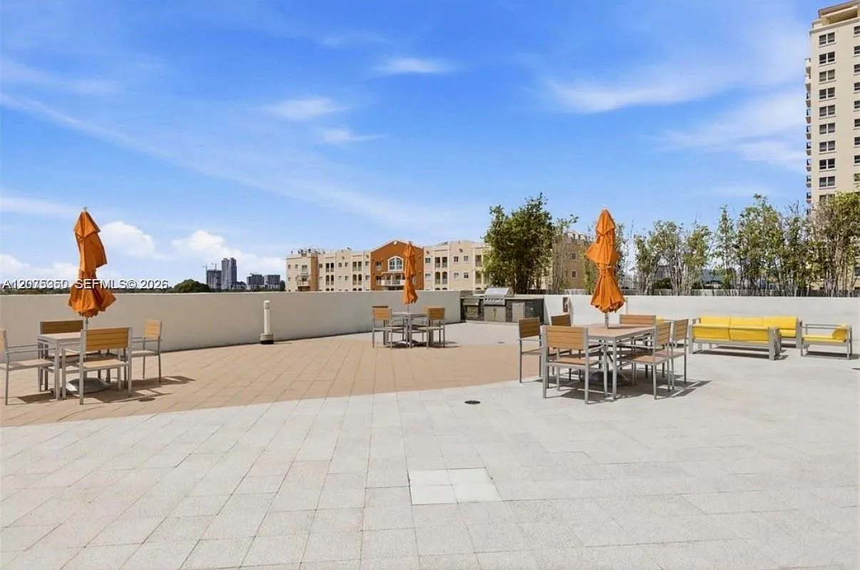 Midtown Lofts Condo — Photo 4