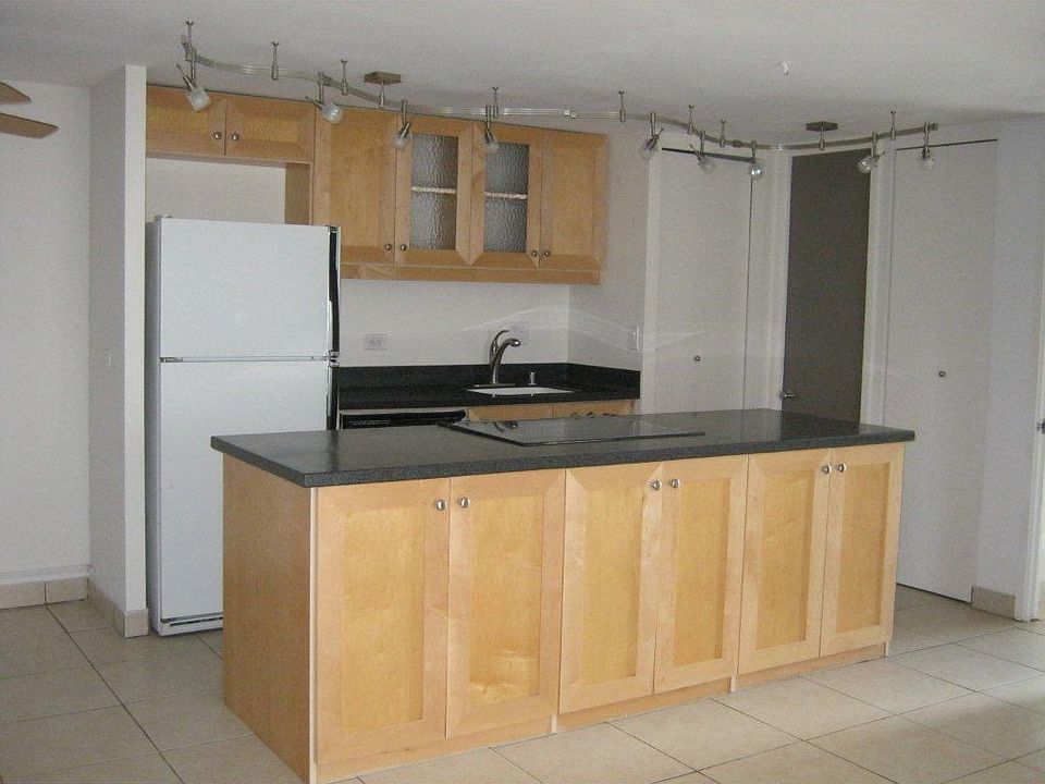 2nd image of 440 Lewers St #Kailani
