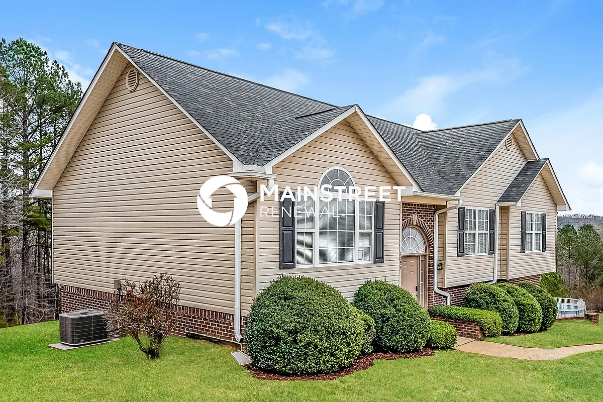 Front View - 1055 Sky View Ln