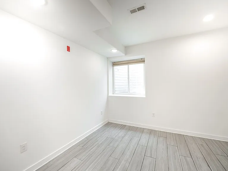 1642 N Marshall Street — Photo 18