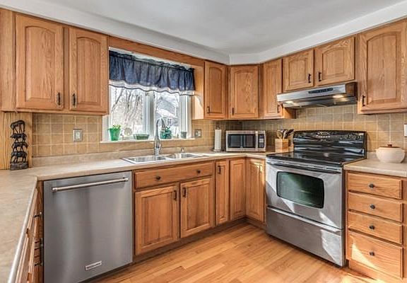 5th image of 5 Pine Knoll Dr