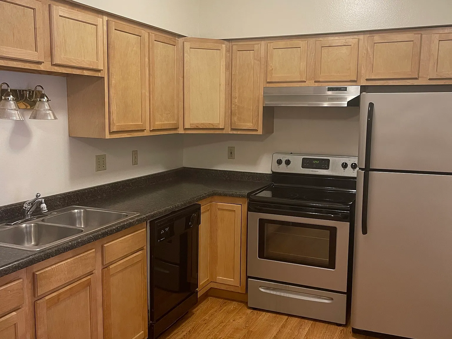 2 bed, $1,542 — Photo 2