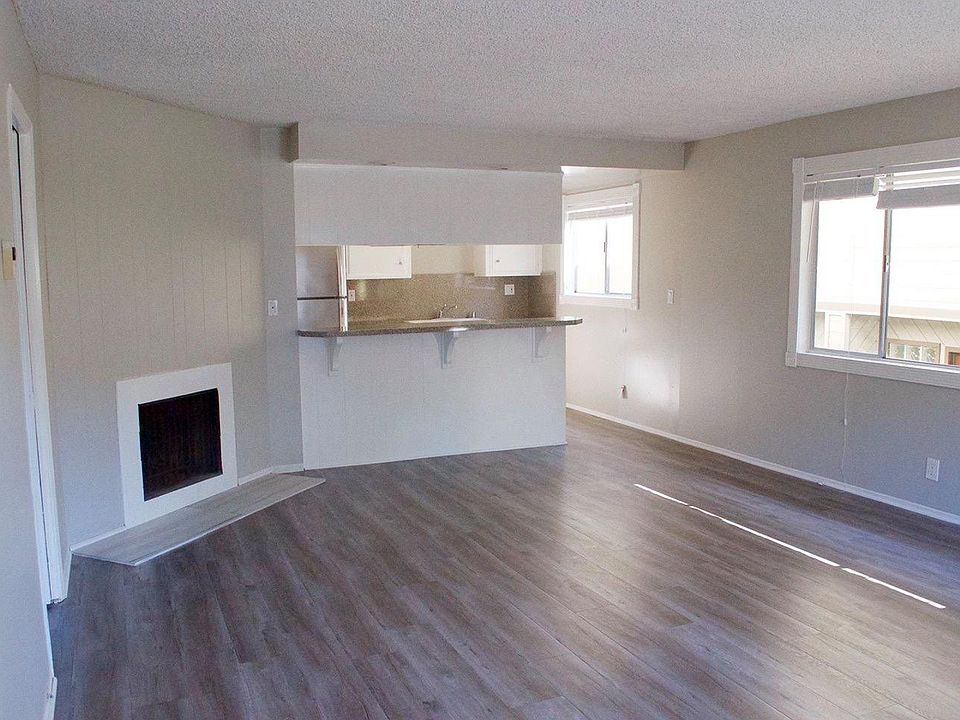 1st image of 640 Manhattan Beach Blvd APT 1
