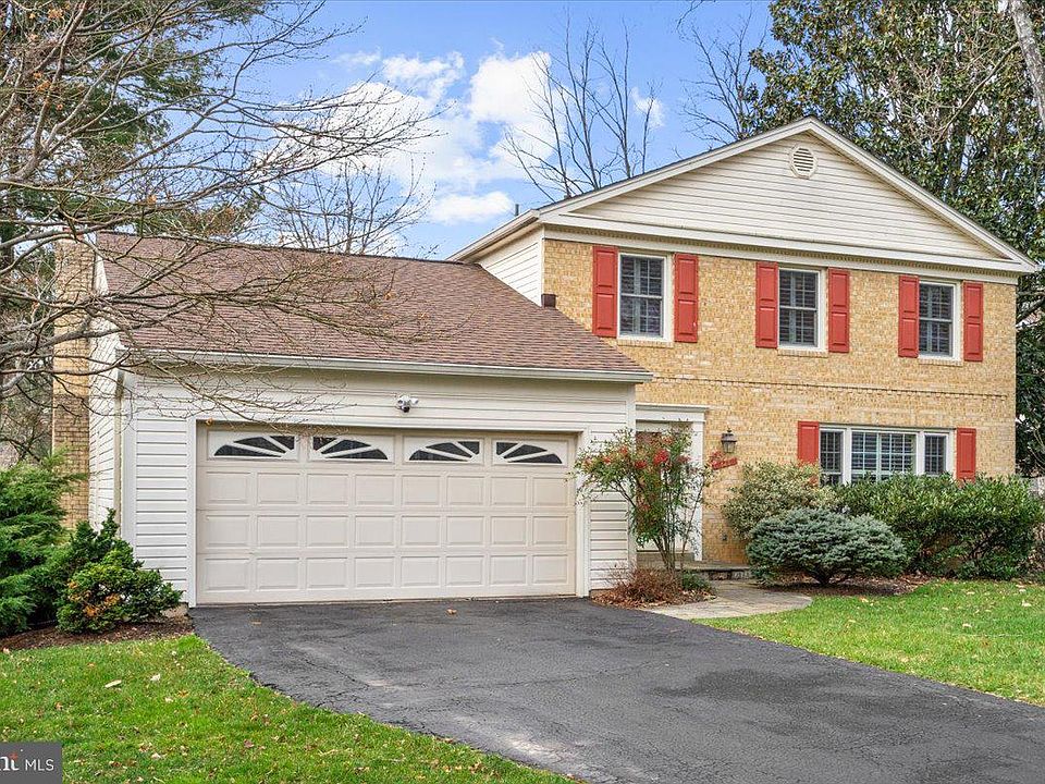 1st image of 425 Feather Rock Dr