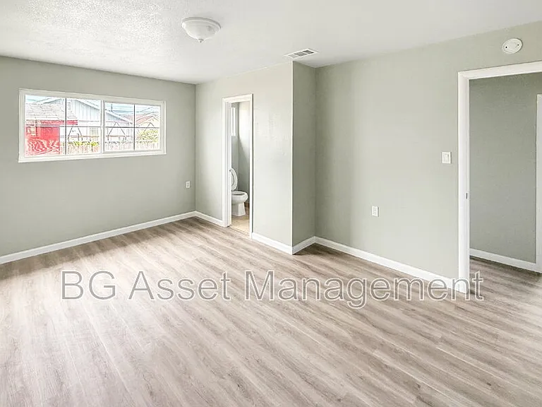 1755 Emeric Ave — Photo 9