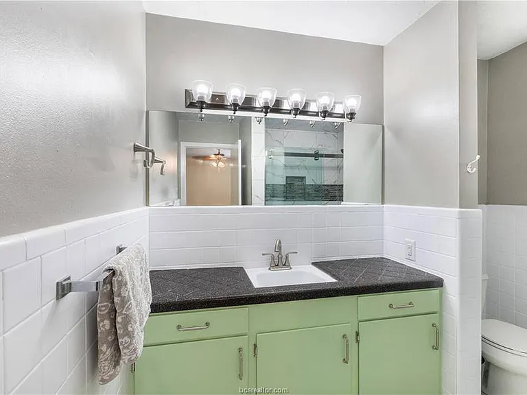 209 Helena St — Photo 17