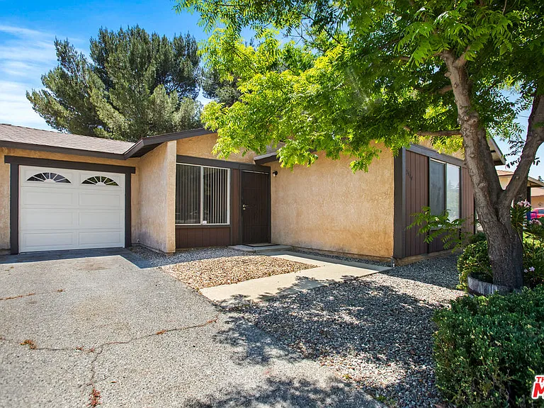 5464 Evelyn Dr — Photo 1