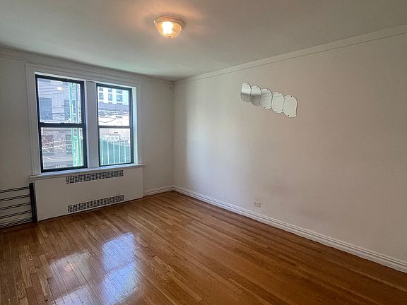 5th image of 2285 Bathgate Ave #2