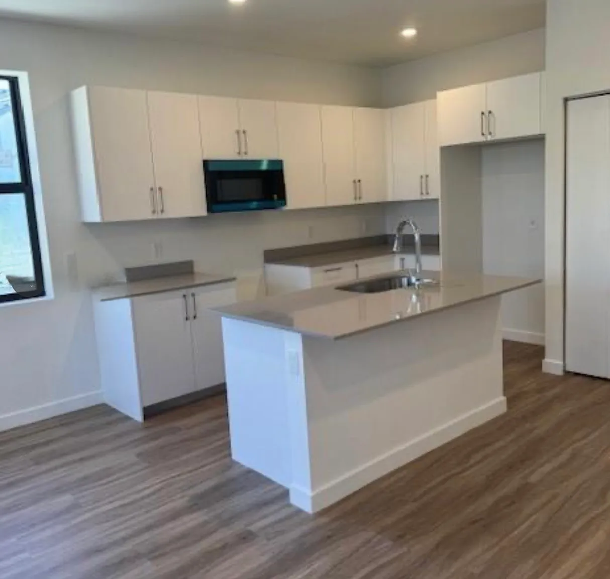 4 bed, 1578 sqft, $2,795 — Photo 2