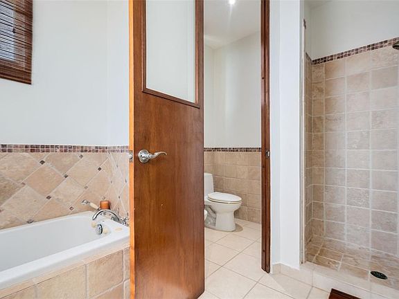 4th image of 75 Ocean Dr #336