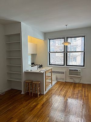 3rd image of 148 E 84th St APT 2A