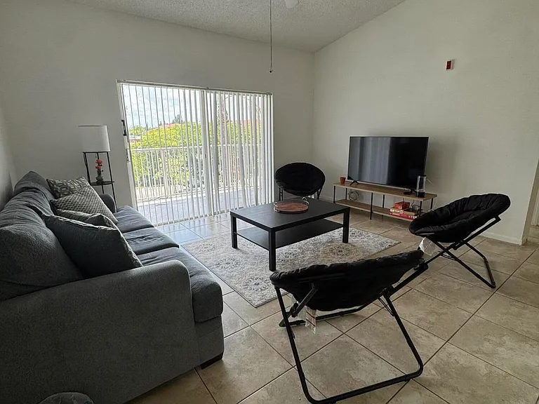 6944 SW 39th St #B304 — Photo 5