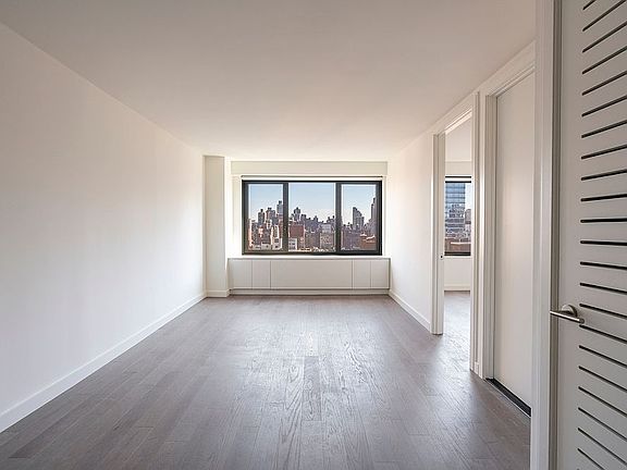 3rd image of 220 E 72nd St APT 27D