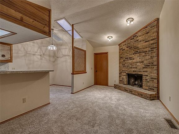 5th image of 313 Glen Dr