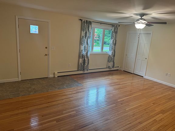 5th image of 70 Broad Meadow Dr