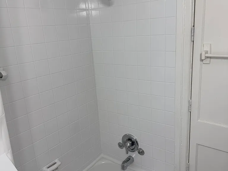 Bathtub/shower