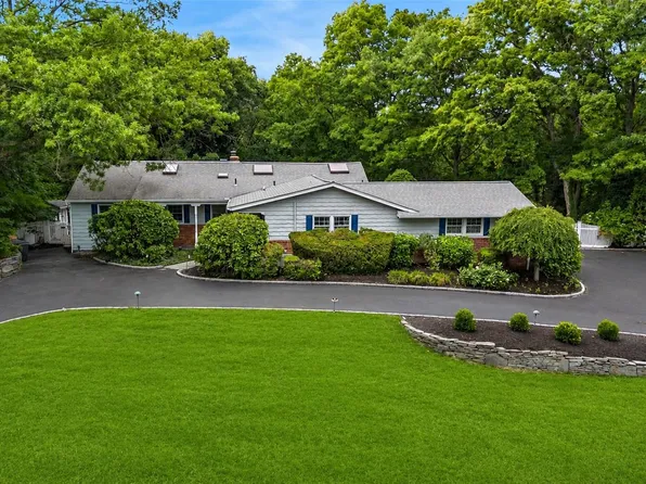 15 Veronica Court, Smithtown, NY 11787