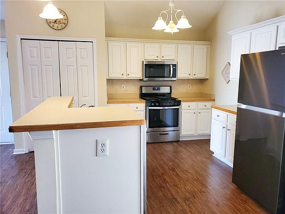 4th image of 202 Courtyard Dr