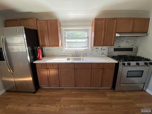 2nd image of 17 Union Ave Floor 2