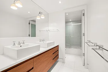 Rented by New York Casas Ltd.