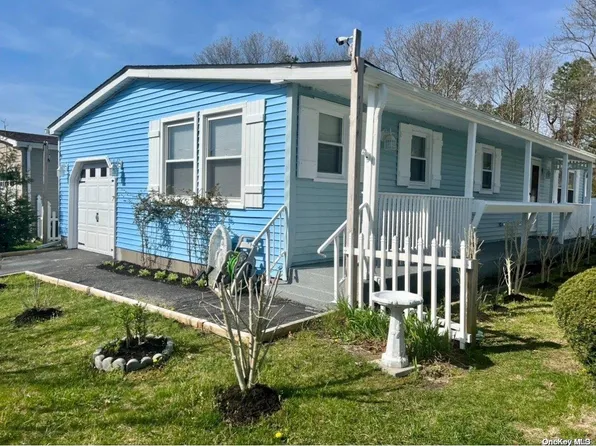 123 W Village Circle #123, Manorville, NY 11949