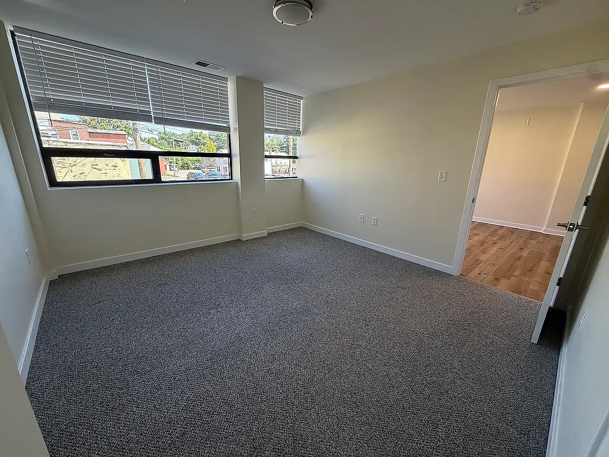 3 bed, 1100 sqft, $2,000 — Photo 3