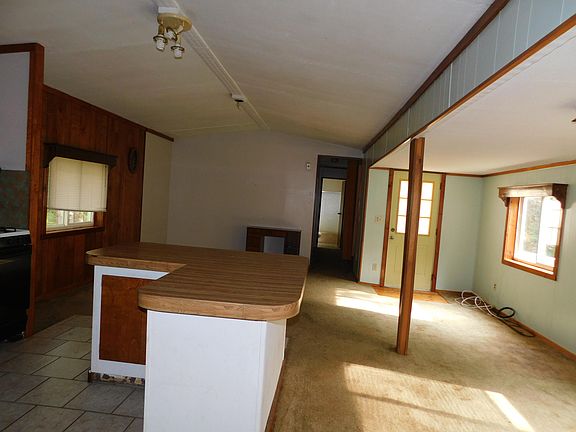 4th image of 10222 Walnut Ave