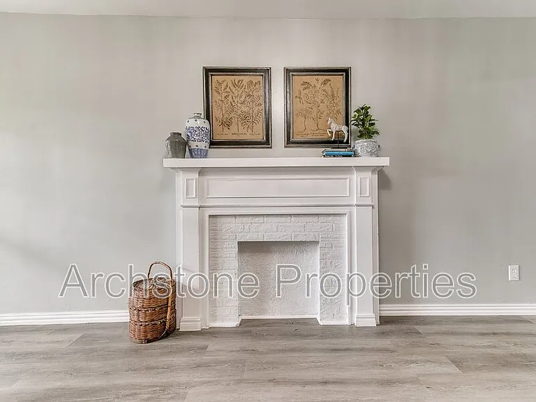 2617 NW 37th St — Photo 4