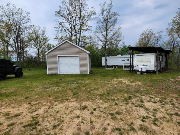 Teddy Bear Ln, West Branch, MI 48661