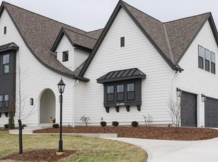 N58W27254 Orchard Hill Dr, Sussex, WI 53089