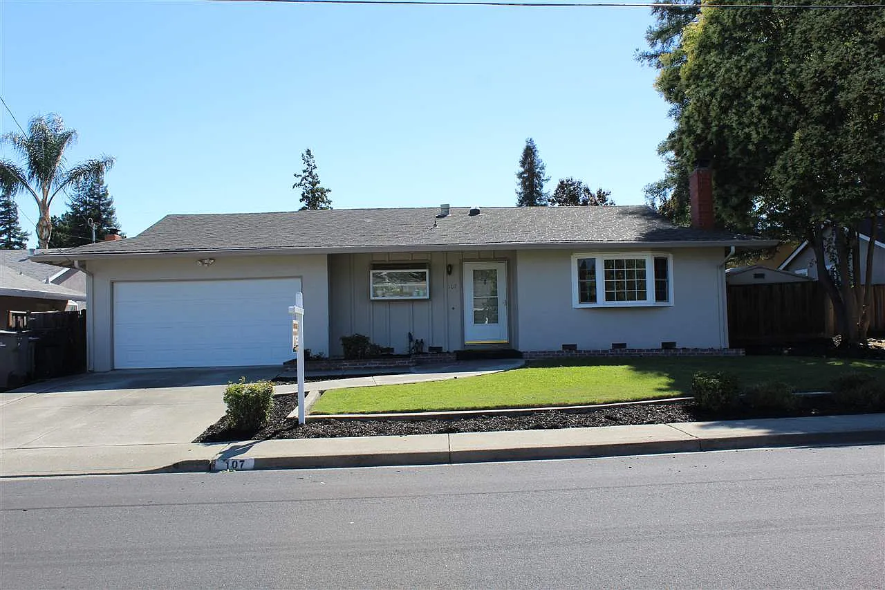 107 Mills Pl photo 1