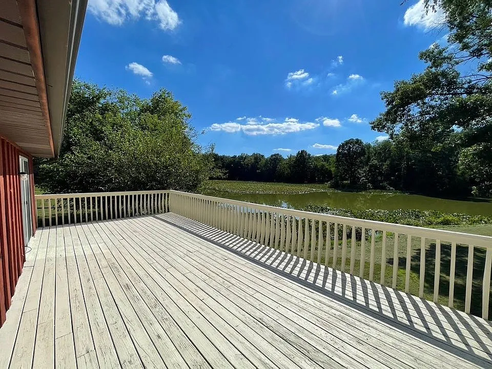 4 bed, 1.5 bath, 2500 sqft, $1,800 — Photo 2