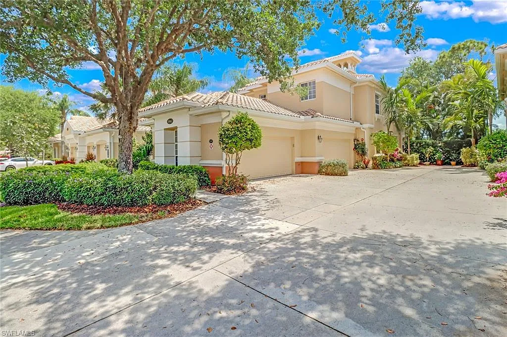 3 bed, 2.0 bath, 2329 sqft, $8,500 — Photo 2
