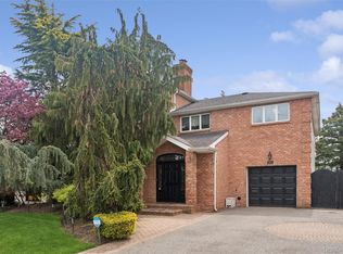 2064 Oliver Way, Merrick, NY 11566
