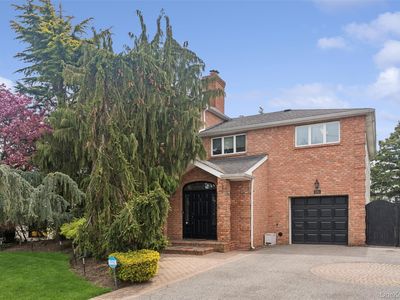 2064 Oliver Way, Merrick, NY, 11566