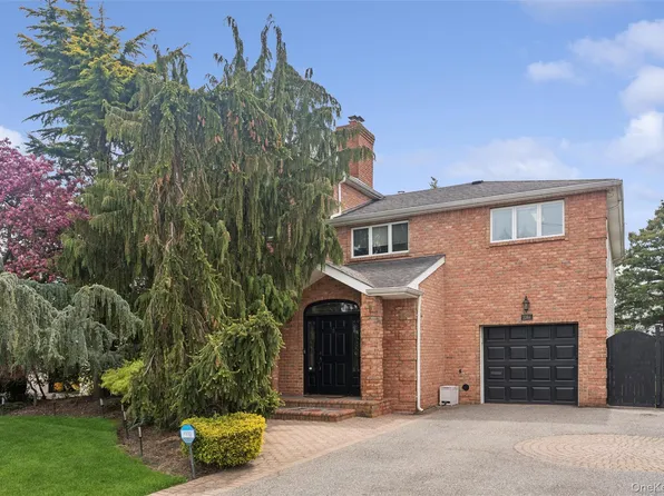 2064 Oliver Way, Merrick, NY 11566