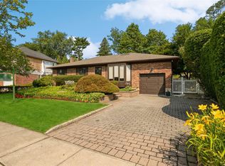 118 Forest Dr, Jericho, NY 11753