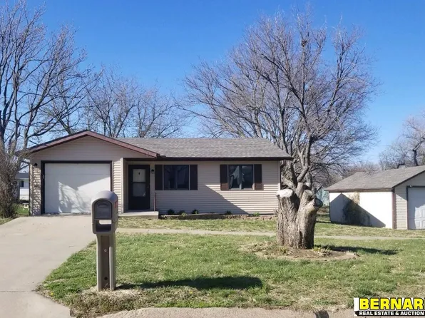 1214 11th St, Auburn, NE 68305